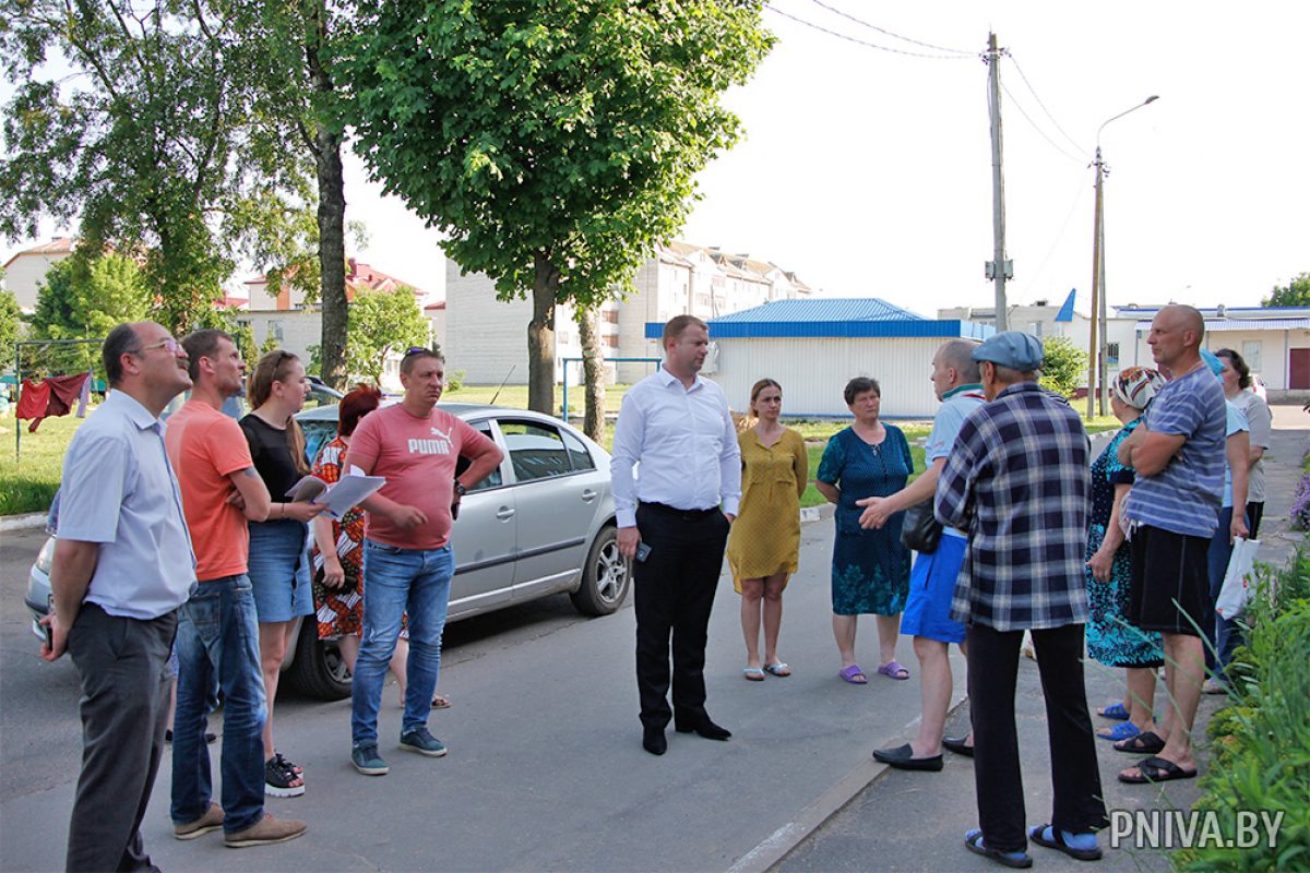 Как реагируют на обращения жителей агрогородка Романовичи. ФОТО –  Могилевский район Новости. Приднепровская нива. Новости Могилева и  Могилевского района