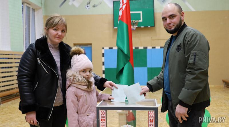 В Беларуси открылись участки для голосования на выборах Президента