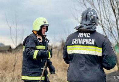 Корреспондент отправилась в рейд со спасателями. В одной из деревень Могилевского района предотвратили ЧП